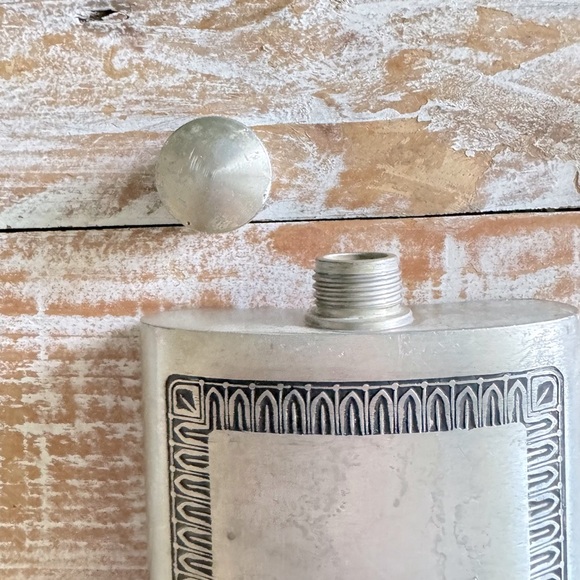 🥃Vintage Pewter ‘Angela’ Flask by Selwin🥃 - Picture 4 of 9